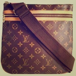 ✨LOUIS VUITTON✨ Leather Cross-Body Monogram Purse