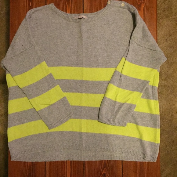 SOLD Part Cashmere 3/4 sleeve sweater. - Picture 2 of 4