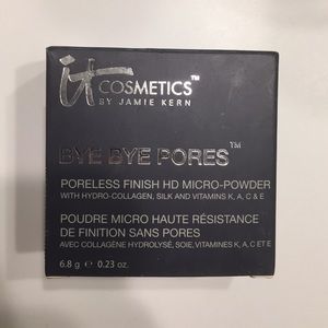 iT Cosmetics Bye Bye powder. Translucent.