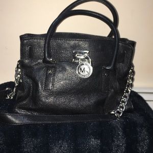 MICHAEL KORS BLACK HANDBAG WITH SILVER HARDWARE
