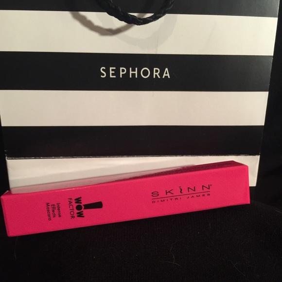 Skinn wow mascara