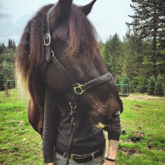 Meet your Posher, Melissa - Picture 2 of 2