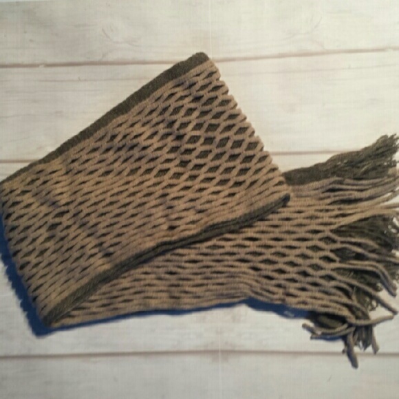 NWT Open Weave Knit Scarf