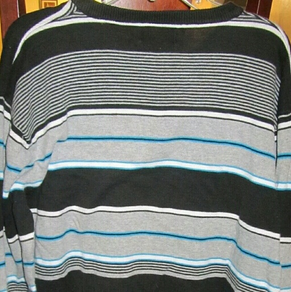 Men's sweater size Large - Picture 2 of 3