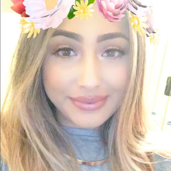 Meet your Posher, Desiree