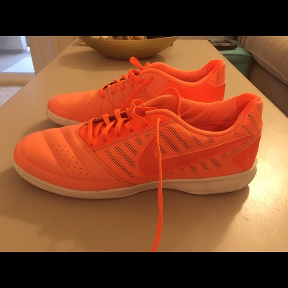 Nike shoes - Picture 2 of 5