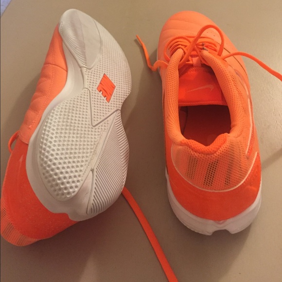 Nike shoes - Picture 4 of 5