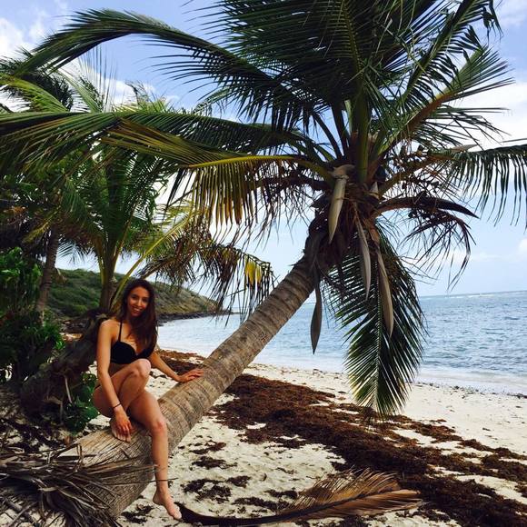 Meet your Posher, Cassandra