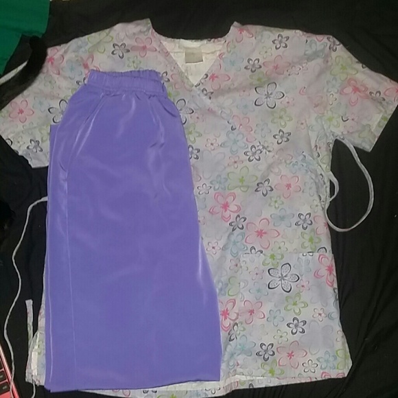 Small scrub set purple pants flower scrup top - Picture 1 of 2