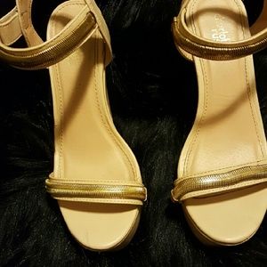 Nice nude with gold chains wedges size 6