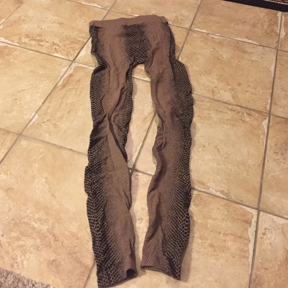 Snake skin patterned leggings
