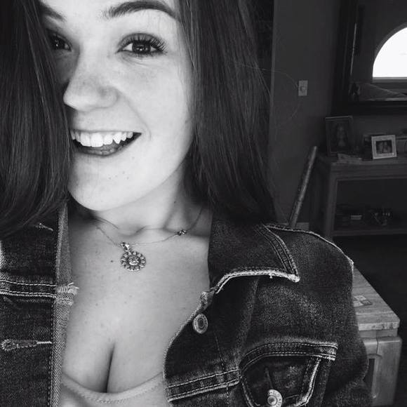 Meet your Posher, Juliana - Picture 1 of 1