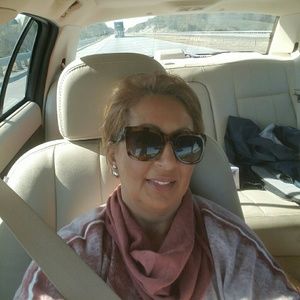 Meet your Posher, Luiza