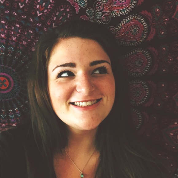 Meet your Posher, Laura - Picture 1 of 1