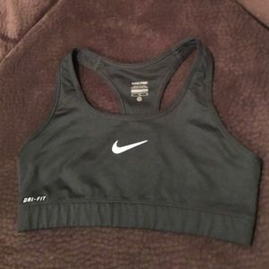 Black Nike pro sports bra