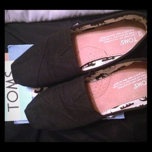 TOMS Classic Canvas Flats