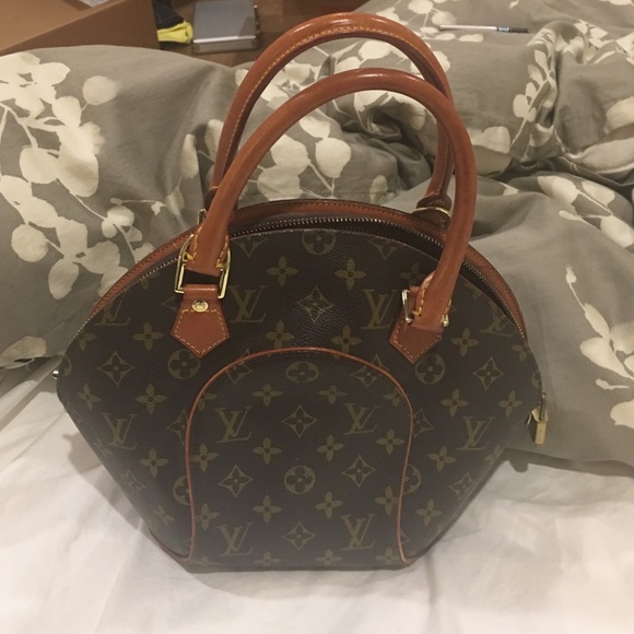 Louis Vuitton bag. Authentic.