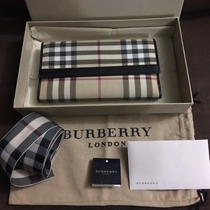 Authentic Burberry wallet🚨sold🚨