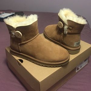 Uggs - W Mini Bailey Button