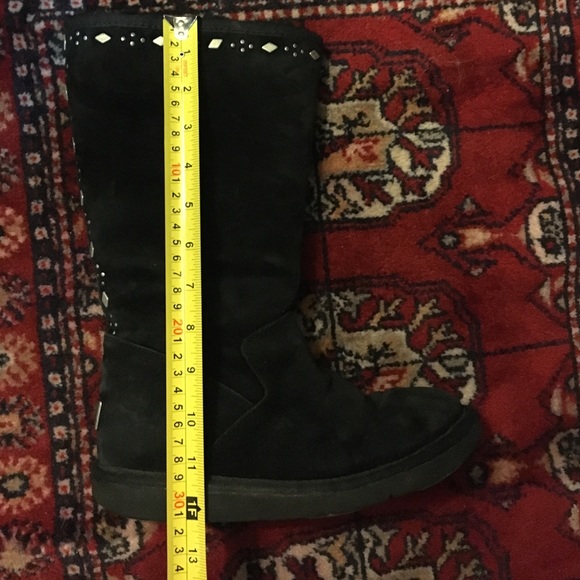 Additional pics of Unique Uggs - Picture 1 of 2