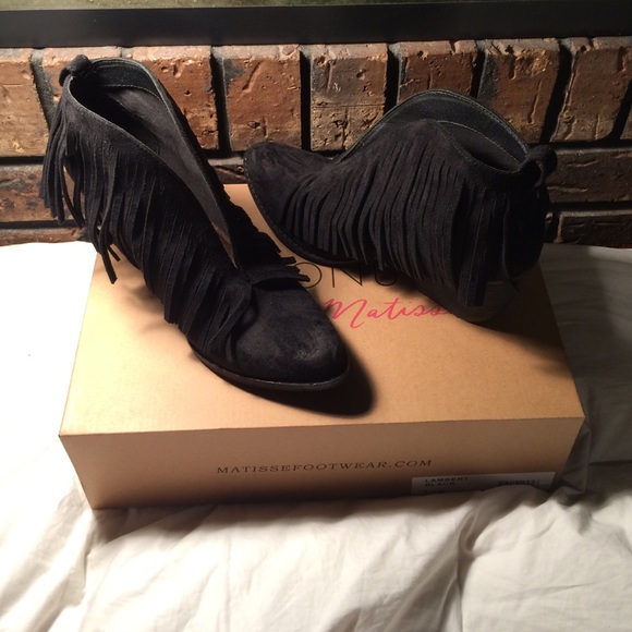 Fringe coconuts boots