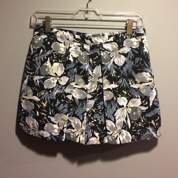 Topshop Pants - TopShop Grey Floral Skort