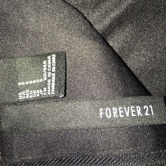 NWOT ❗️Final Sale❗️Black Studded, Forever 21 Crop - Picture 4 of 4