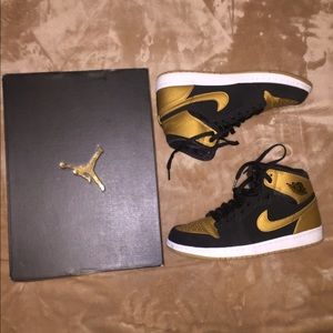 Melos black and gold