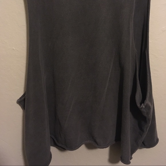 Perfect basic cropped tank - Picture 3 of 3