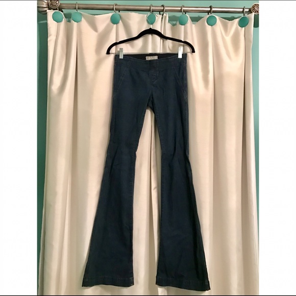 Wide-leg elastic-waist jeans