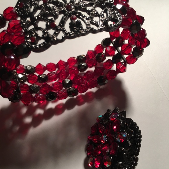 💐EUC STUNNING JEWELLED BRACELET & MATCHING RING