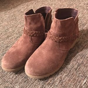 *New without box* TEVA booties