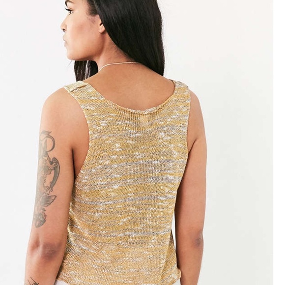 🎉SALE🎉 SLEEVELESS SWEATER - Picture 2 of 2