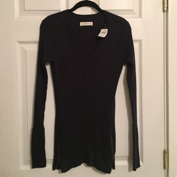 NWT | Abercrombie V sweater