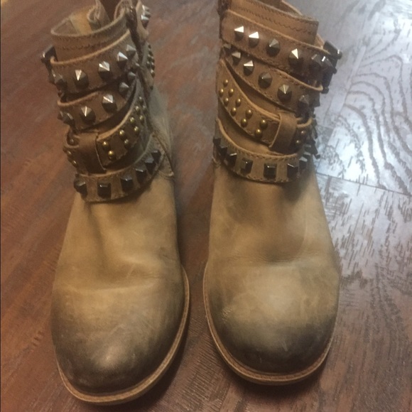 Gianni Bini ankle booties