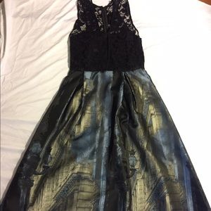 Black lace pattern skirt dress with sleeves