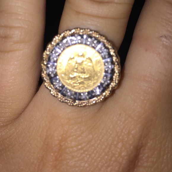 Size 5 dos pesos ring. Real diamonds and 14 k gold
