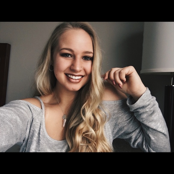 Meet your Posher, Olivia - Picture 2 of 4