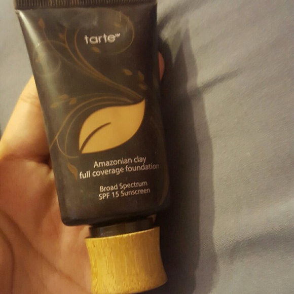 Tarte amazonian clay foundation