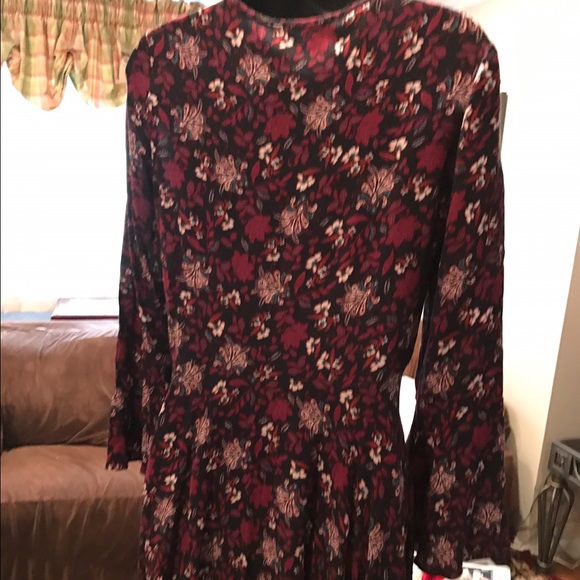 BNWOT American Eagle Floral Design Dress with Tie - Picture 4 of 4