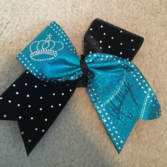 CEA Senior Elite Maddie Gardner autographed bow
