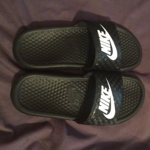 ‼️Sold‼️ Nike slides