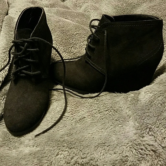 Arizona Jean company wedge booties