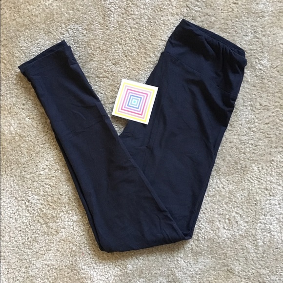 NWT 🦄 Lularoe OS Black Leggings 🦄