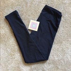 NWT 🦄 Lularoe OS Black Leggings 🦄