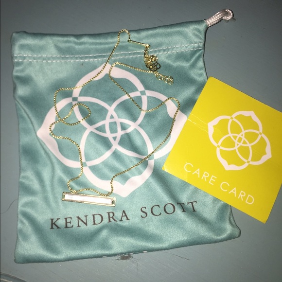 Kendra Scott Eleanor Necklace in Ivory Pearl.