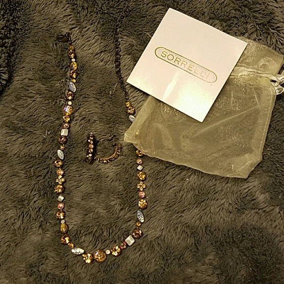 Sorrelli necklace and small circle earrings.
