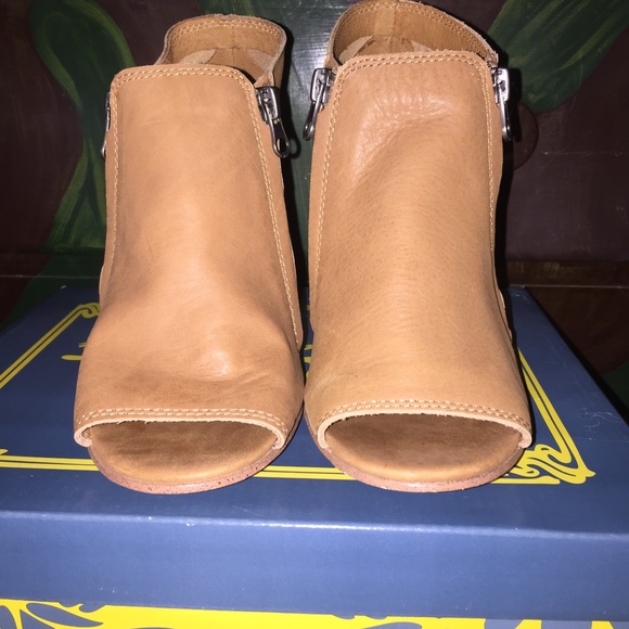 Sbicca zip up heels - Picture 3 of 4