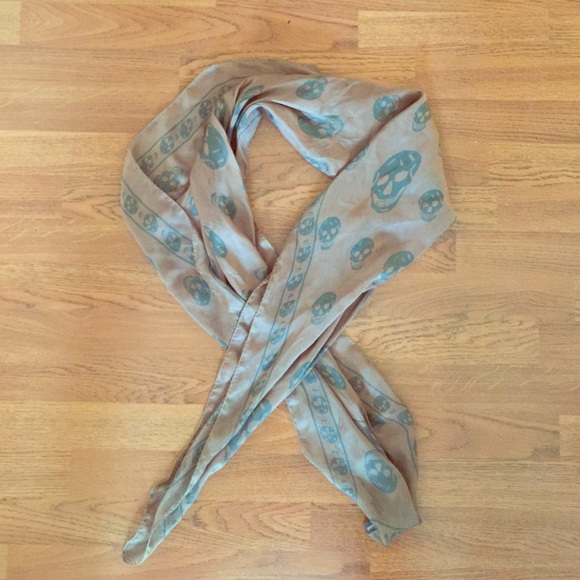 Alexander McQueen green silk skull scarf - auth