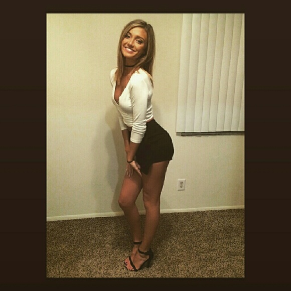 Meet your Posher, Erica! :) - Picture 2 of 4